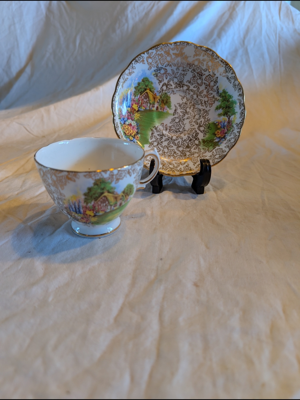 2/40$ Vintage White Gold Trim Floral Cottage Teacup and Saucer